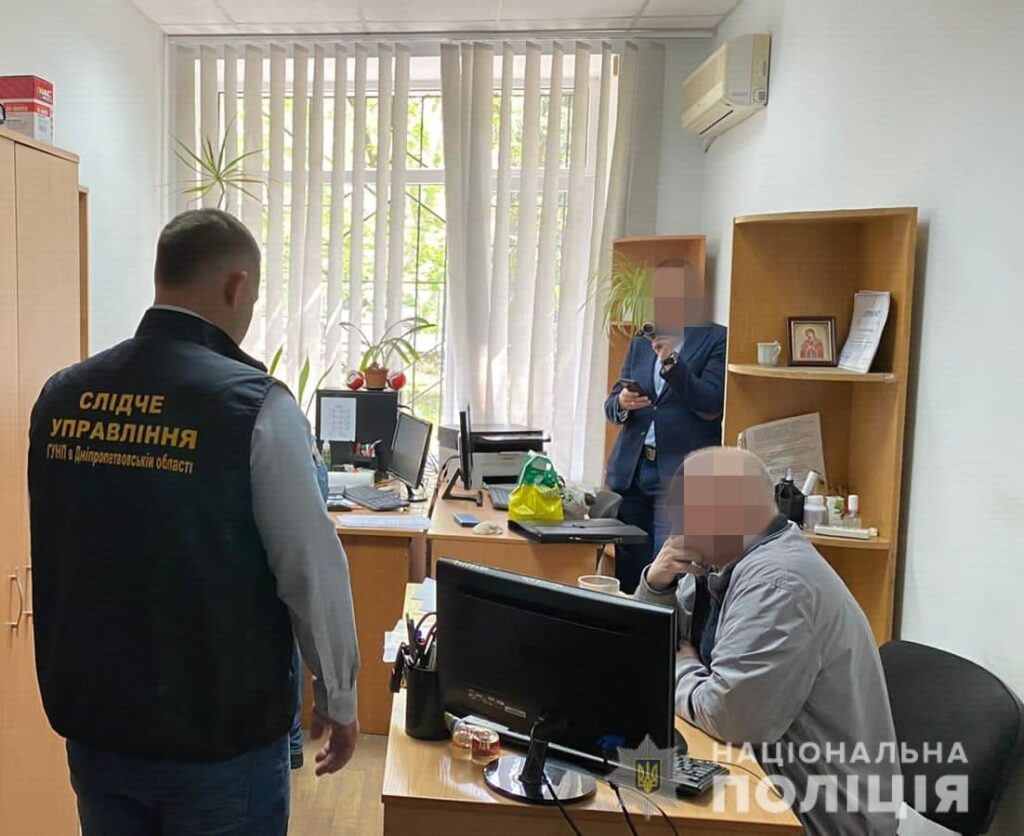 За зловживання впливом у Дніпрі затримали посадовця Держпродсповживслужби