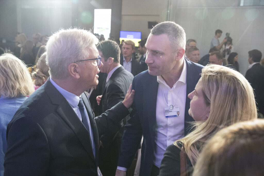 Кличко у Давосі: “На агресора потрібно посилити тиск – запровадити нафтогазове ембарго”