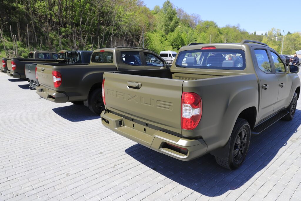 За час війни Дніпро передав на потреби фронту 300 авто