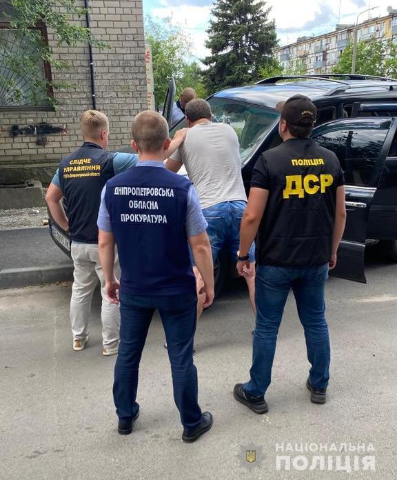 На Дніпропетровщині викрили злочинне угруповання, яке розікрало гуманітарку на 1,35 млн грн