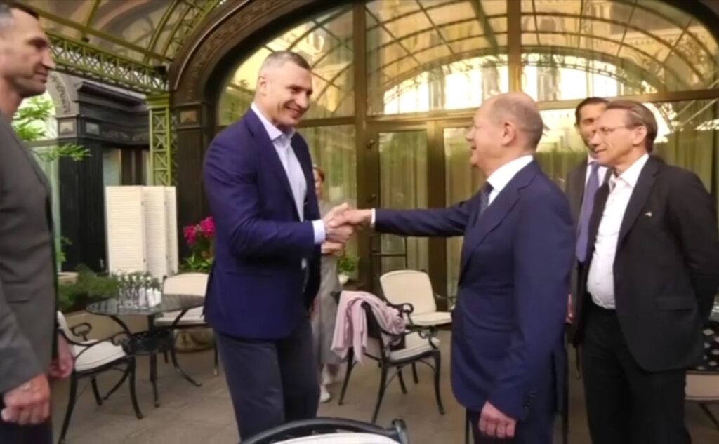 Віталій Кличко на зустрічі з Олафом Шольцем обговорив кандидатство України в ЄС
