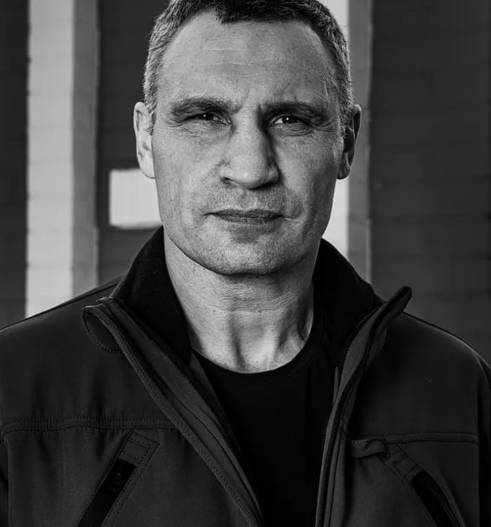 Він бере участь у найбільшому бою свого життя, – Леннокс Льюїс про Віталія Кличка