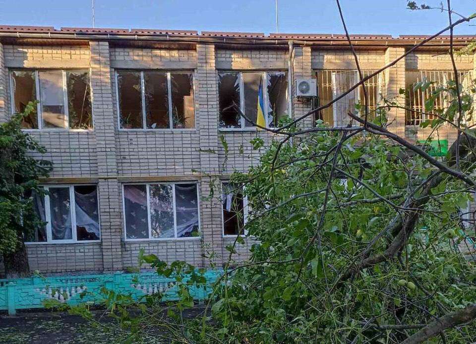 Через ворожі обстріли на Криворіжжі сталась пожежа, у одному з сіл немає газу і світла