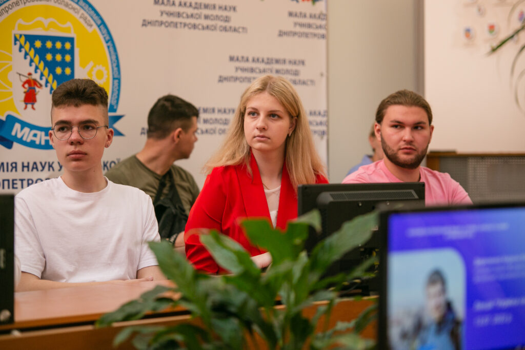 Дискусії та воркшопи: на Дніпропетровщині стартував новий проєкт для юних науковців