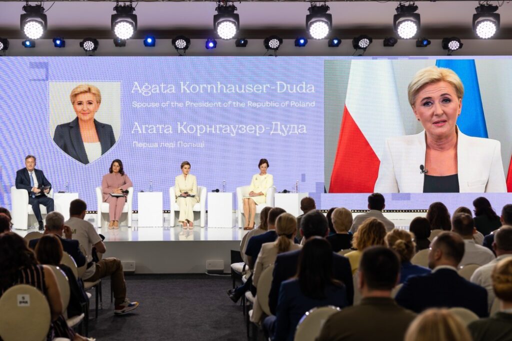 120 млн гривень на автомобілі швидкої допомоги для України: світ об’єднався на другому Саміті перших леді та джентльменів