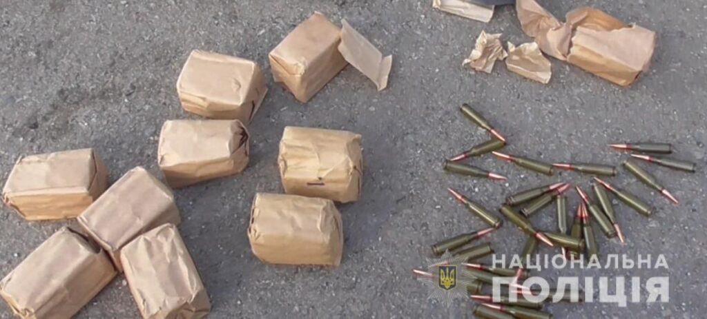 На блокпосту біля Павлограда вилучили 300 патронів до автомата Калашникова