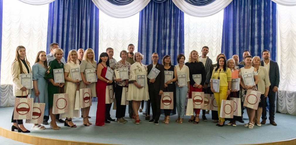Чотири педагога із Дніпропетровщини стали переможцями Всеукраїнського конкурсу «РодовідУчитель – 2022»