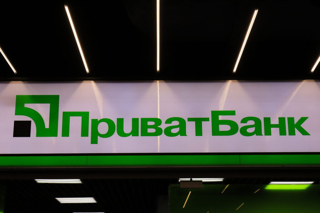 ПриватБанк обмежить витрати за картками клієнтів, якщо ті не підтвердять наявність доходів