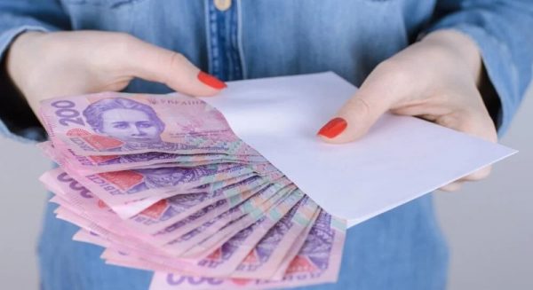 Деякі переселенці будуть змушені повернути частину виплат для ВПО: в чому причина