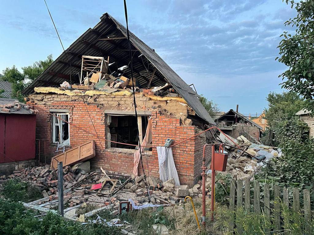 Під час нічного обстрілу Нікополя росіяни вбили двох та поранили дев’ятеро мирних мешканців