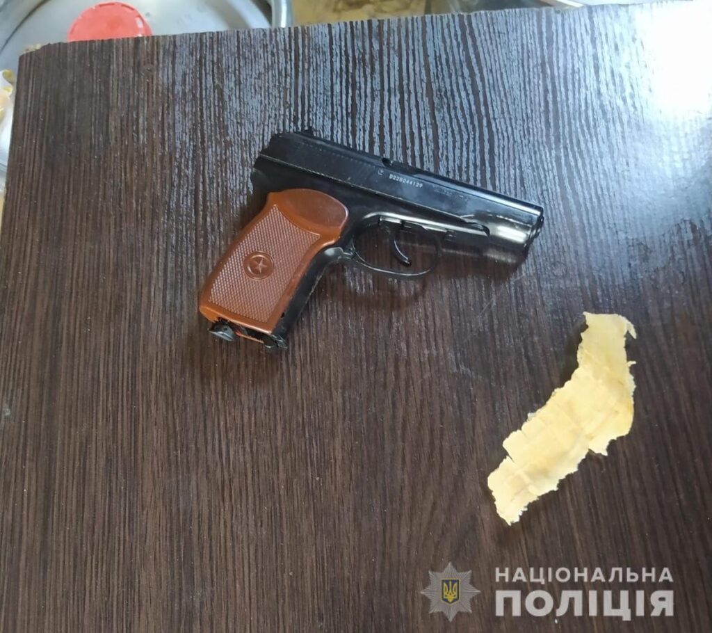 У Дніпрі затримали озброєного чоловіка в кафе