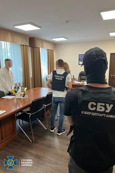 Податківці з Дніпропетровської області намагалися вкрасти понад 240 мільйонів гривень з бюджету