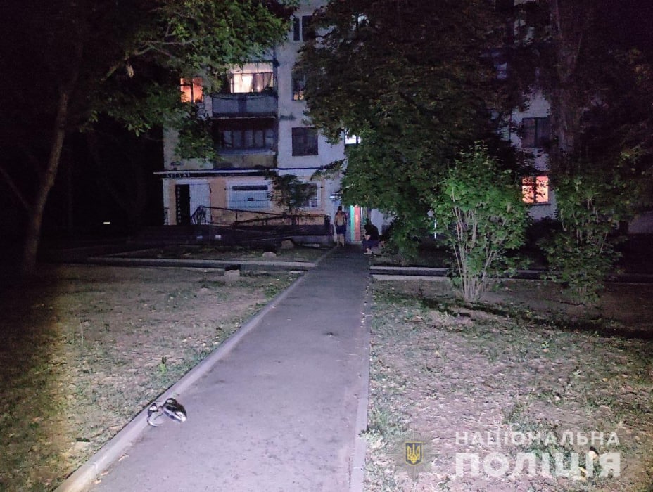 У Покрові 51-річний чоловік намагався вбити знайомого сокирою