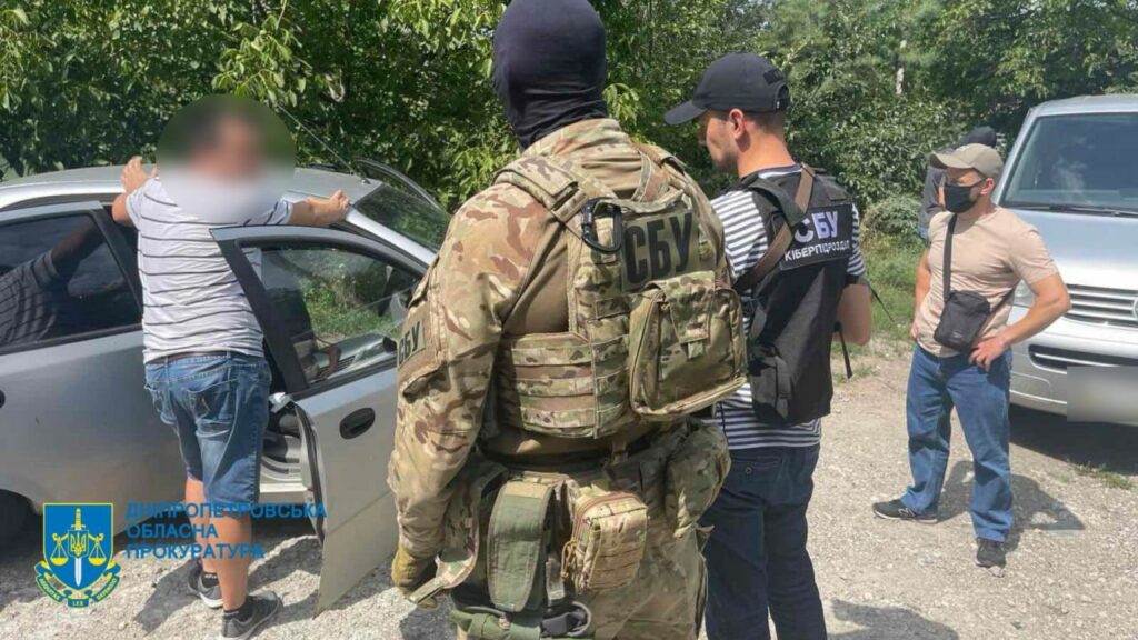Викрито дніпрянина, який організував схему підробки документів для виїзду військовозобов’язаних за кордон