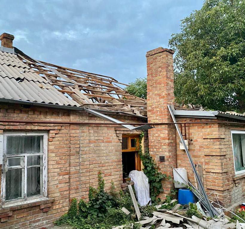 Під час нічного обстрілу Дніпропетровщини російськими військами була поранена жінка