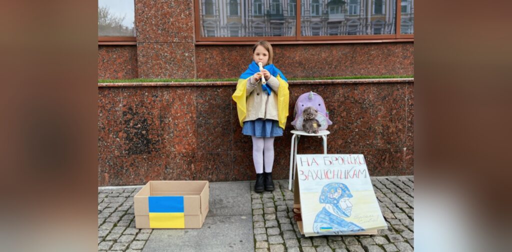 Як діти-волонтери Дніпропетровщини збирають кошти для захисників