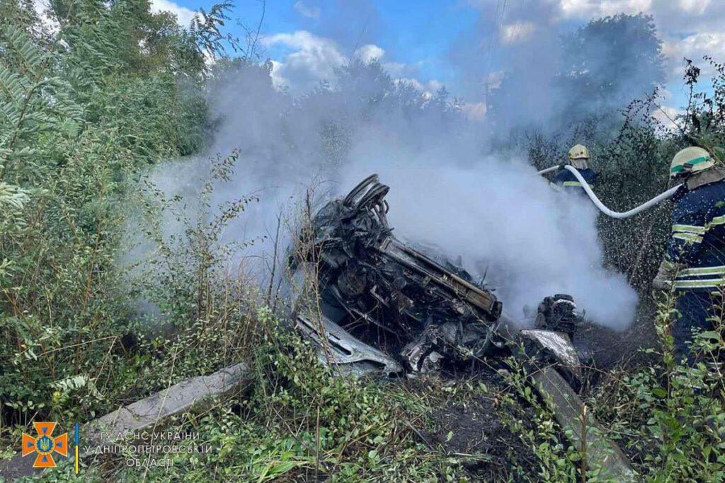 Смертельна ДТП на Дніпропетровщині: у палаючому автомобілі загинуло 3 людини