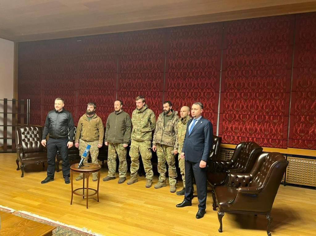 Завершився великий обмін полоненими: 215 «азовців», військових, поліцейських, прикордонників на волі