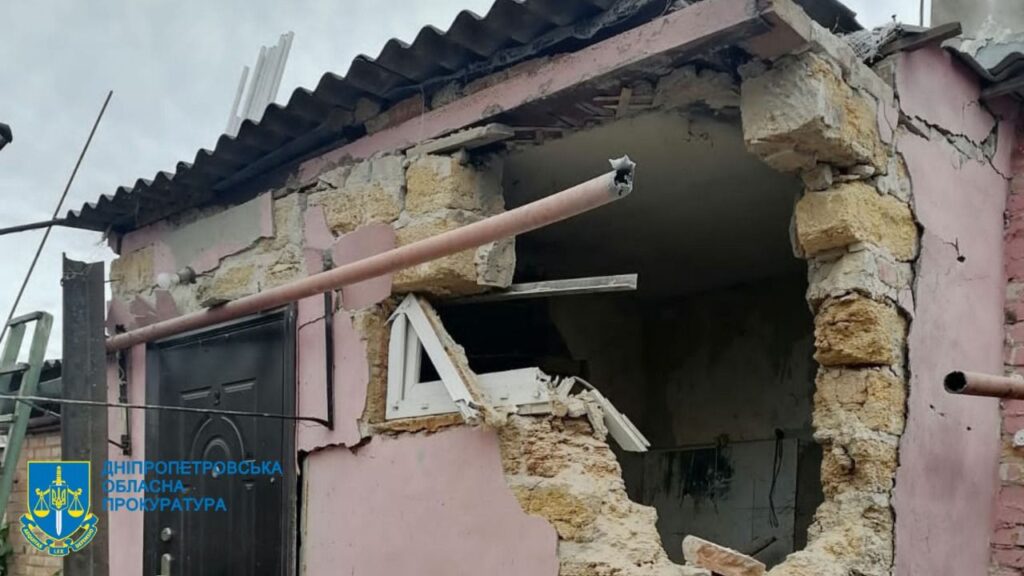 Четверо поранених внаслідок ракетних та артилерійських обстрілів на Дніпропетровщині – розпочато розслідування