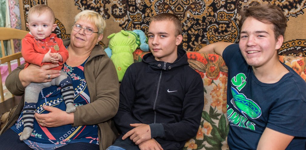 У патронатних родинах Дніпропетровщини виховуються 27 дітей