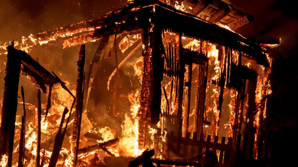 На Дніпропетровщині під час пожежі у будинку загинула жінка