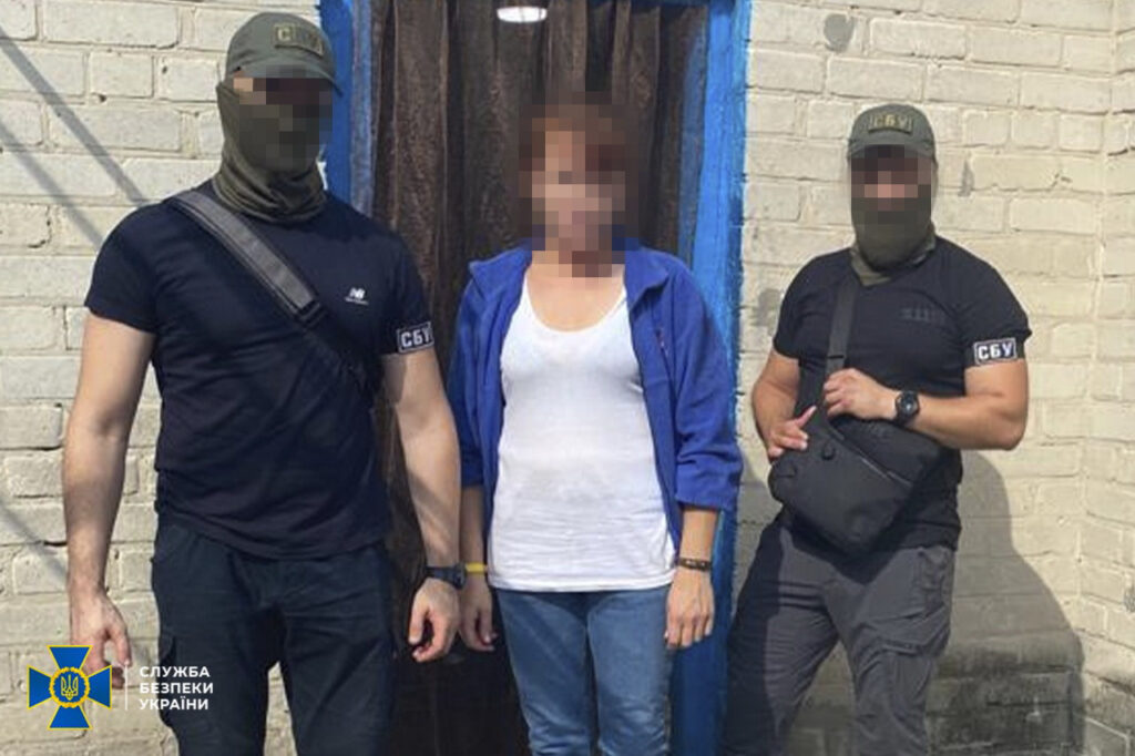 СБУ викрила зрадницю, яка передавала спецслужбам рф координати ЗСУ, отримані від свого чоловіка-військового (відео)