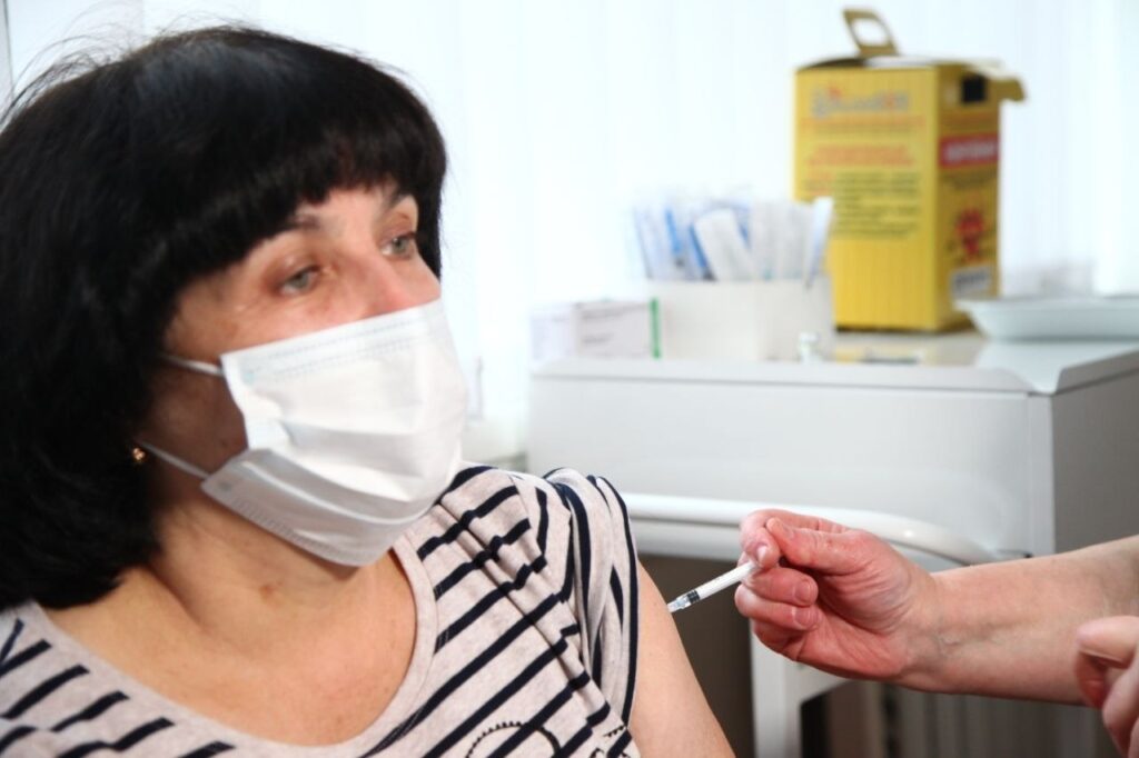 Другою бустерною вакциною можуть щепитися усі охочі від 18 років