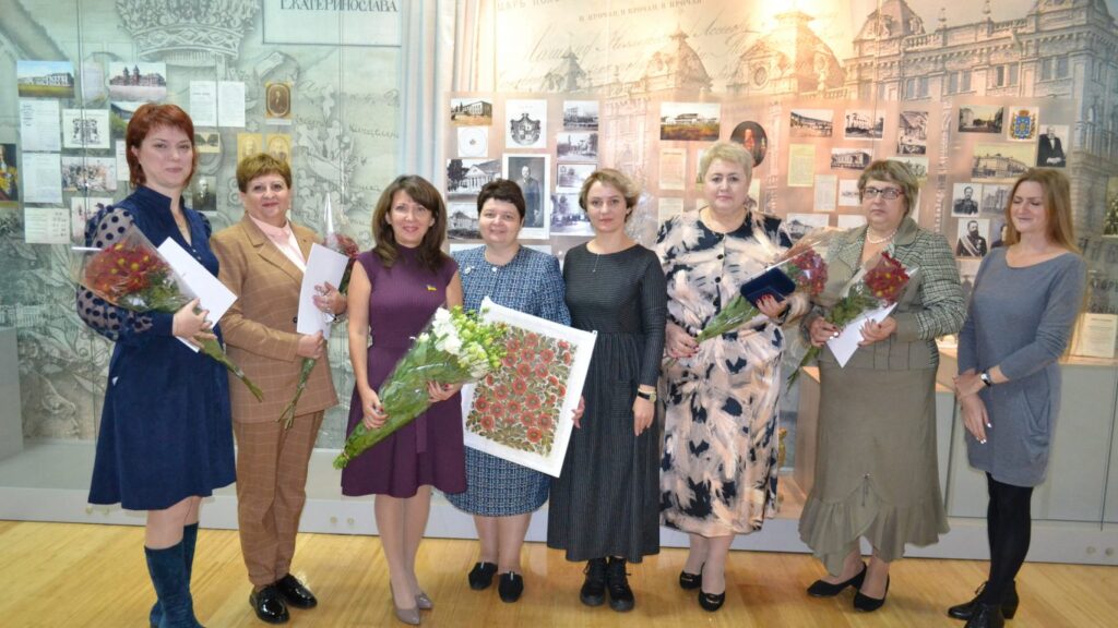 Відзнаками Дніпропетровської обласної ради нагородили фахівців управління держслужби якості освіти