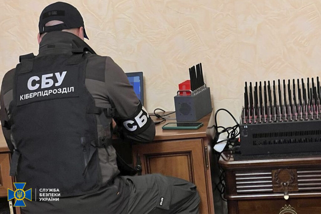СБУ ліквідувала у Дніпрі ворожу ботоферму, яка створила майже 10 тис. фейкових акаунтів для «розгону» кремлівської пропаганди в ЄС