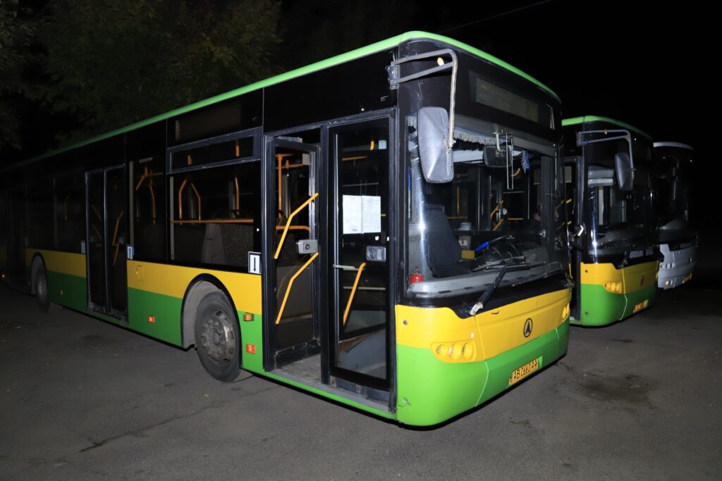 У найближчі дні на маршрути Дніпра вийдуть автобуси, які місту передала Вінниця