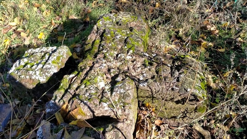 Поблизу Марганця на Дніпропетровщині знайшли старовинний кам’яний хрест