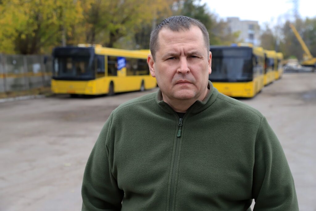 Філатов запрошує на роботу водіїв і слюсарів