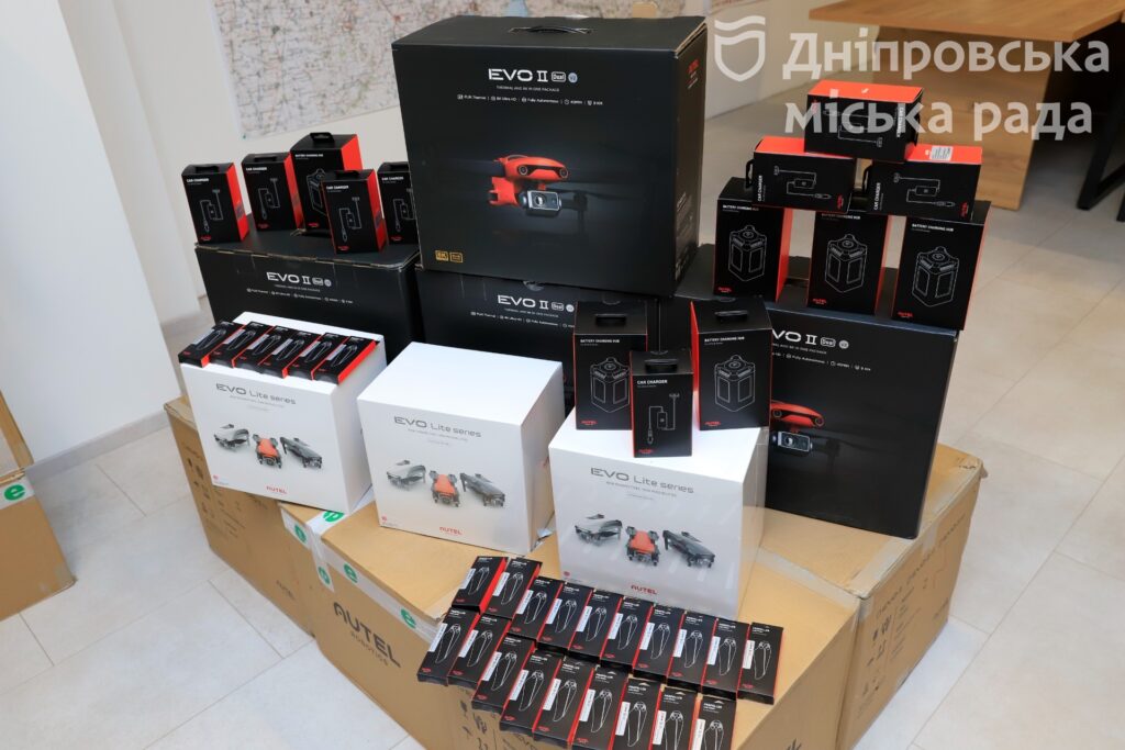 Дніпро передав українським захисникам ще 50 дронів