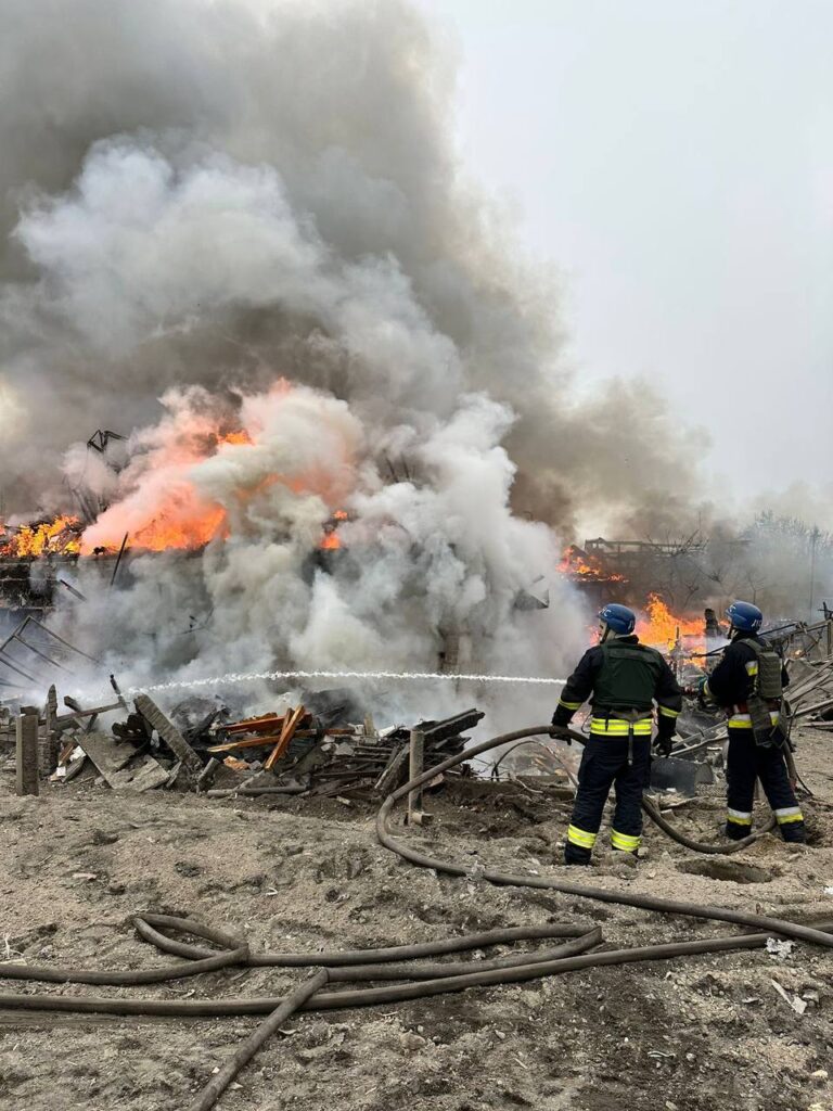У Дніпрі російська ракета вдарила по приватному сектору, є постраждалі
