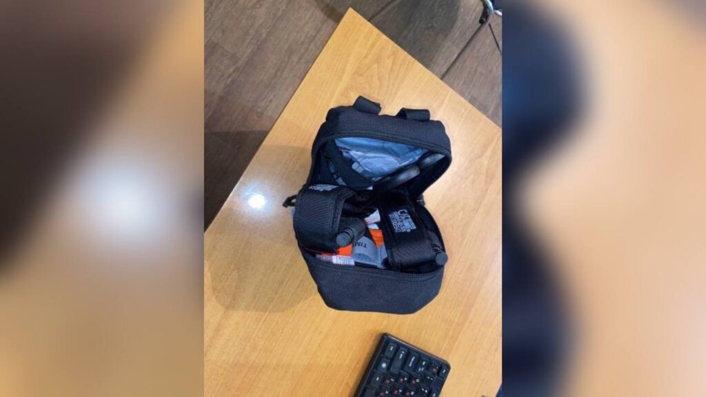 У Дніпрі чоловік вкрав з чужого автомобіля аптечку вартістю близько 4 тисяч гривень