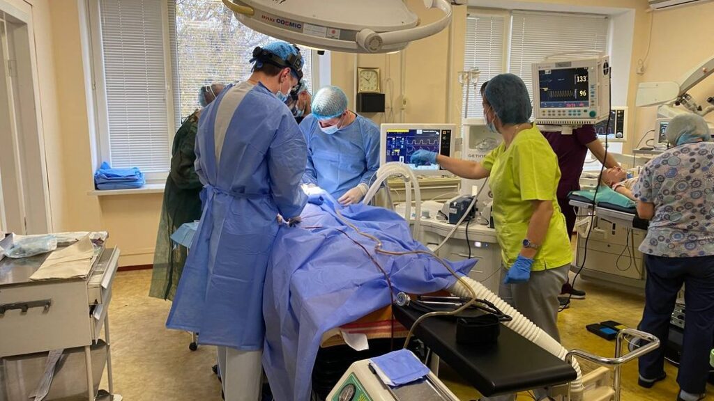 Цього року лікарі Дніпропетровщини врятували 150 дітей, які постраждали від обстрілів росіян