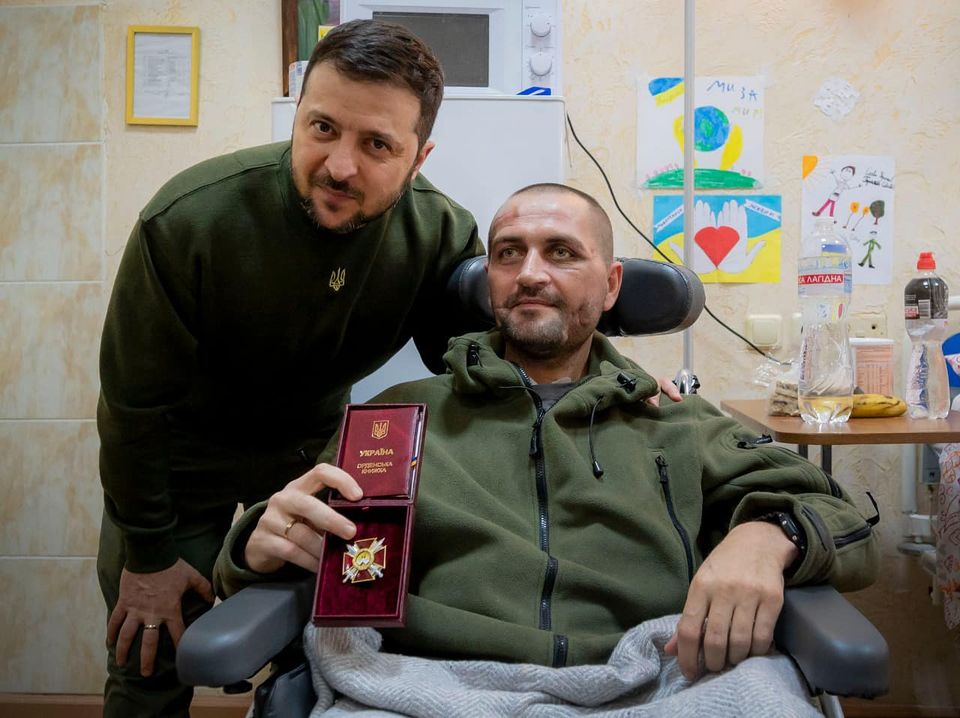 Президент вручив пораненому в Бахмуті комбату з Дніпра орден Богдана Хмельницького
