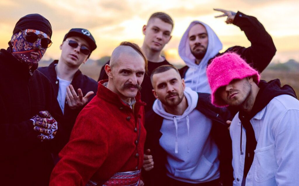 Козак Сіромаха та Kalush Orchestra випустили спільну бойову пісню: “Нумо козаки по конях”