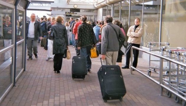 З початку року трудові мігранти перевели в Україну на 2.9% менше, ніж роком раніше