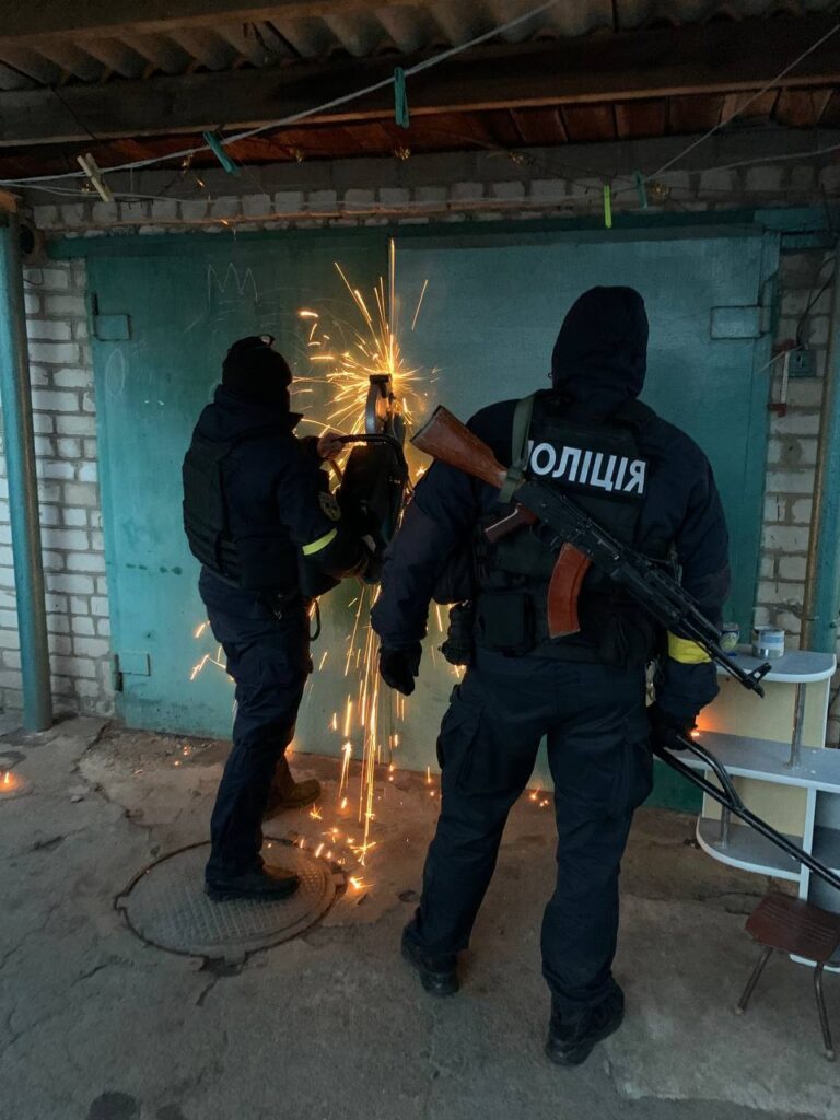 У Кривому Розі поліцейські викрили трьох містян на зберіганні наркотиків