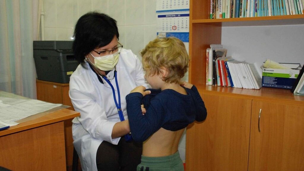 На Дніпропетровщині зростає кількість хворих на грип та ГРВІ: за тиждень — майже 10 тисяч