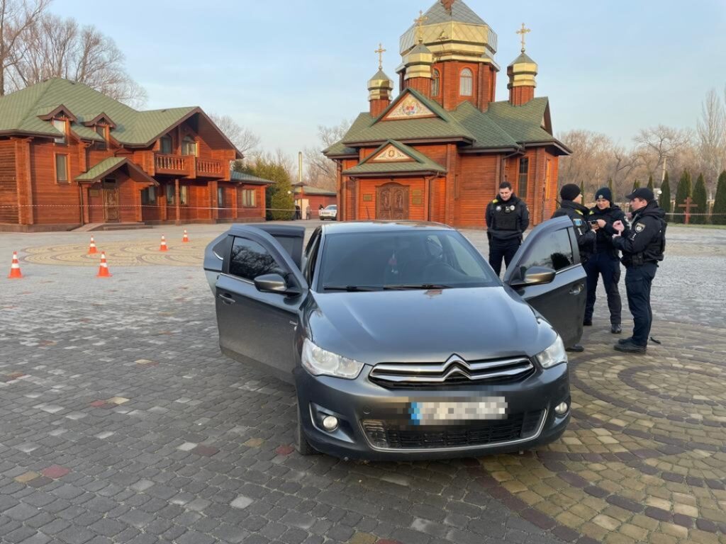 У Дніпрі затримали водійку, яка з дитиною в салоні кермувала ймовірно напідпитку