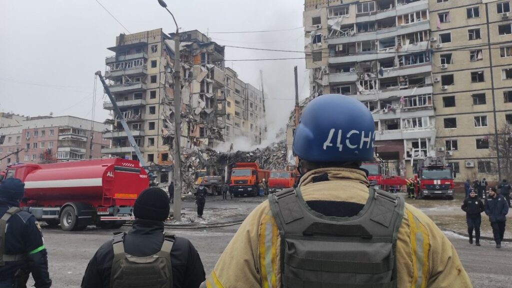 Під завалами багатоповерхівки, зруйнованої російською ракетою у Дніпрі, виявили вже 21 загиблу людину