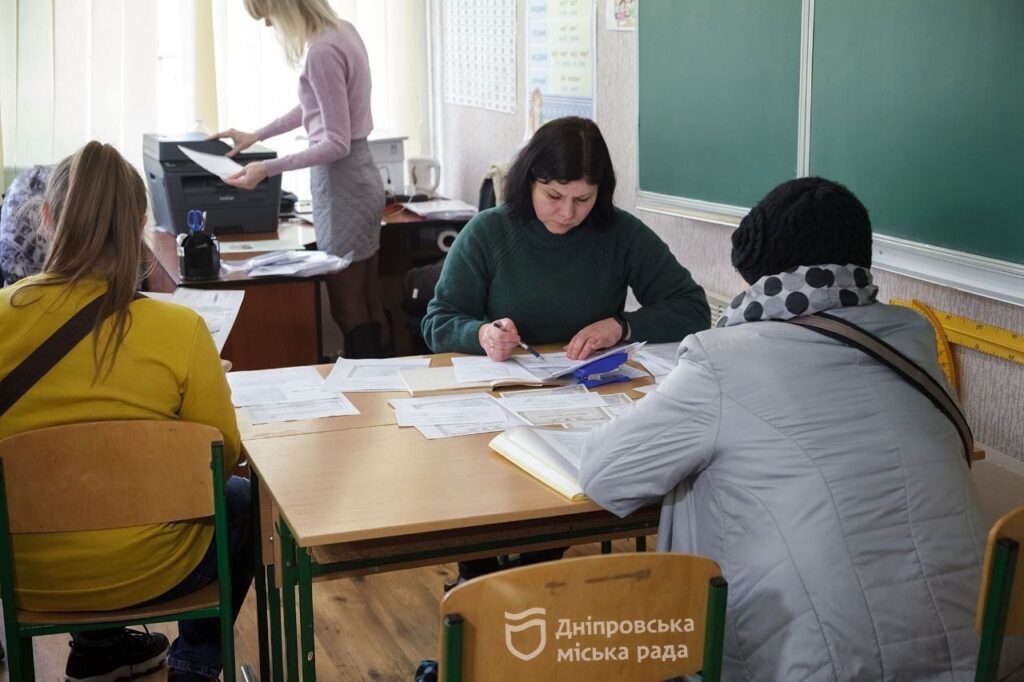 Матеріальна допомога від міста та виплати від ООН постраждалим від ракетного удару 14 січня: де та як отримати