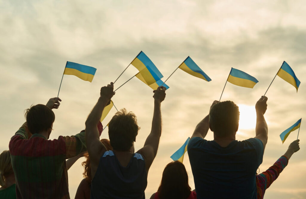 Майже 70% українців готові терпіти труднощі, пов’язані з війною