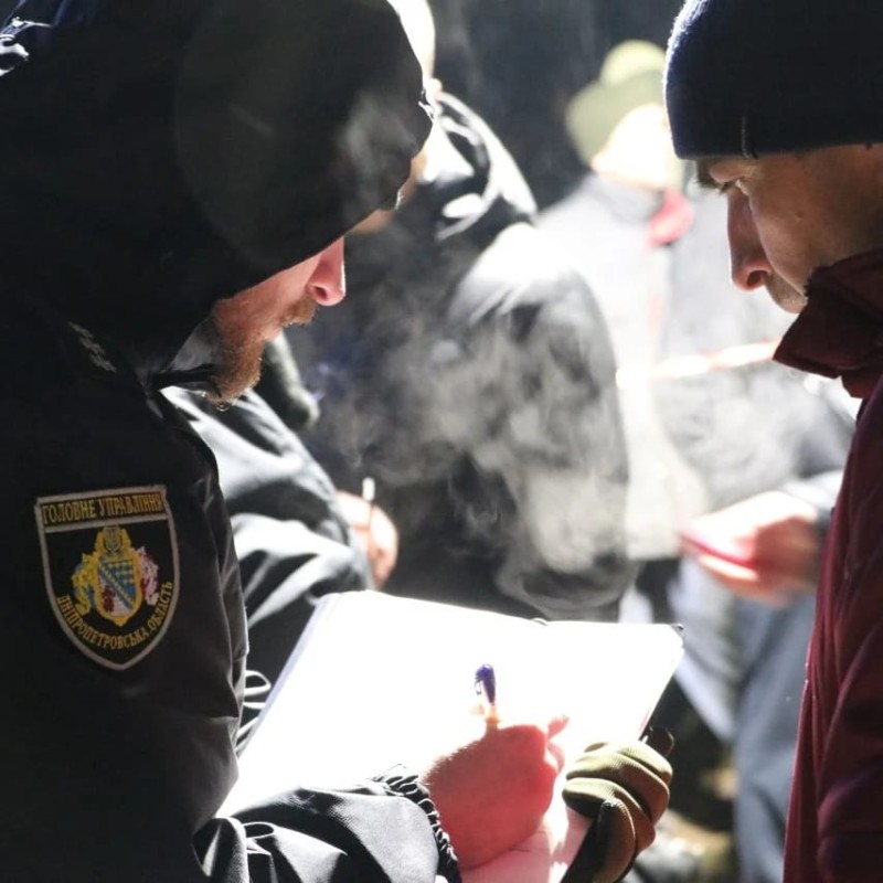 Понад 560 заяв прийняли поліцейські за фактом ракетного удару по будинку у Дніпрі