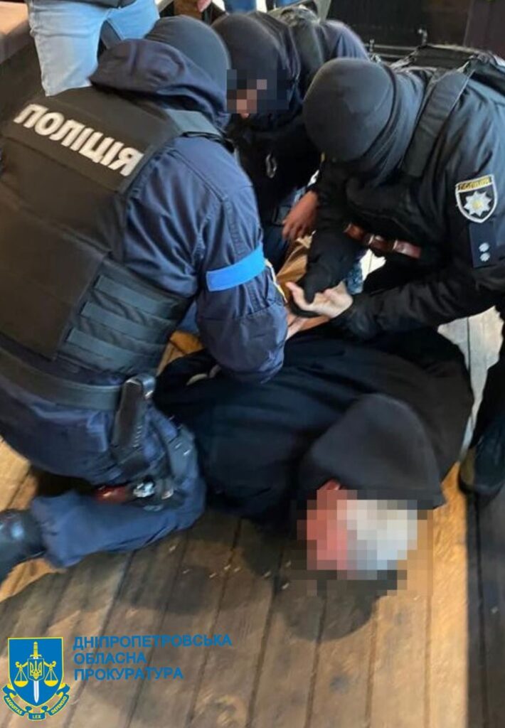 У Дніпрі викрили схему по переправленню чоловіків за кордон як волонтерів