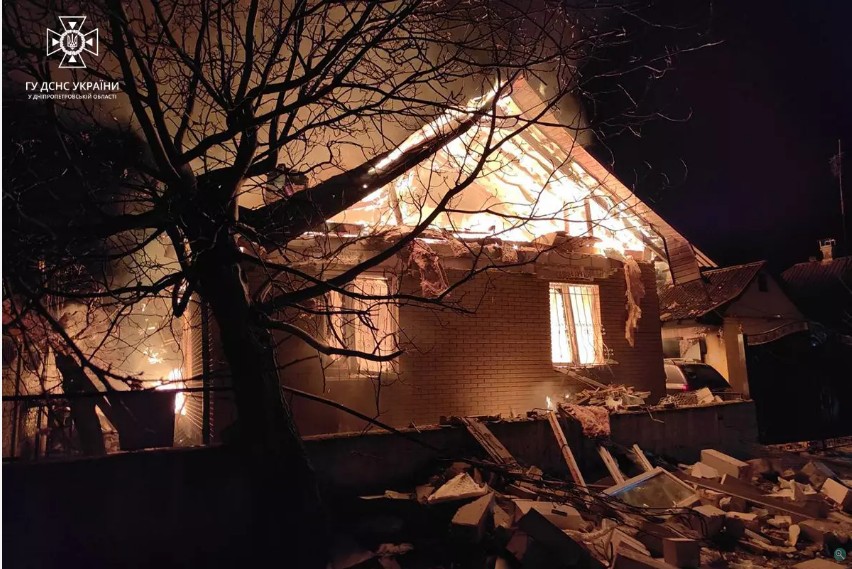 У Дніпрі внаслідок пожежі та вибуху в житловому будинку постраждала жінка та загинув чоловік