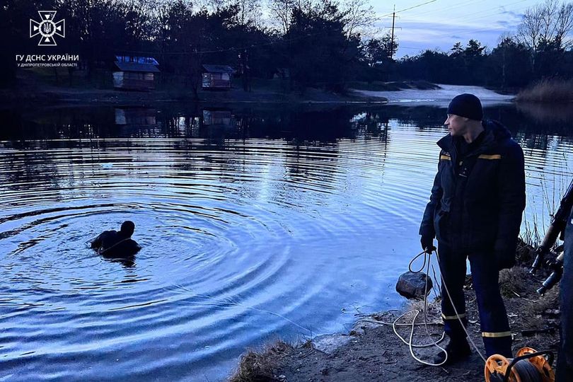У Дніпрі надзвичайники дістали тіло чоловіка з водоймища