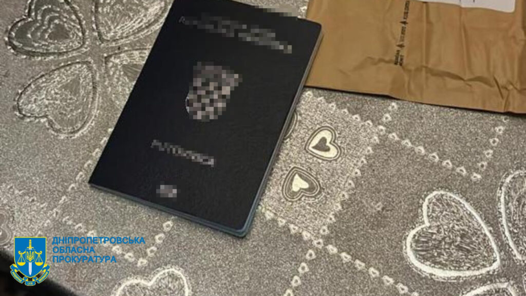 У Кривому Розі викрили злочинців, які виготовляли підробні документи для виїзду за кордон
